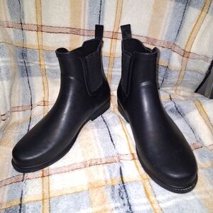 A pair of J. Crew Kenton Chelsea boots in a men's size 10. Like new condition